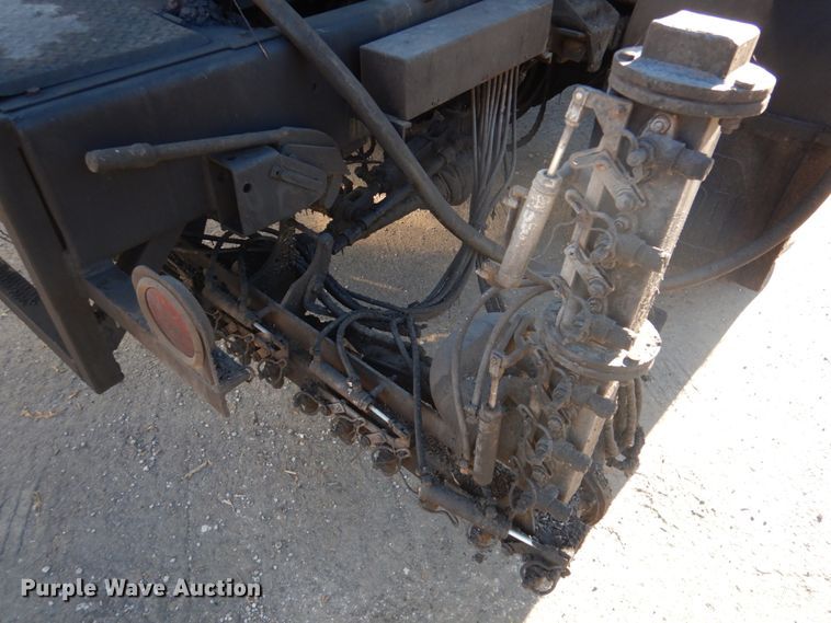 image for item DK1469 1994 Ford F700  oil distributor truck