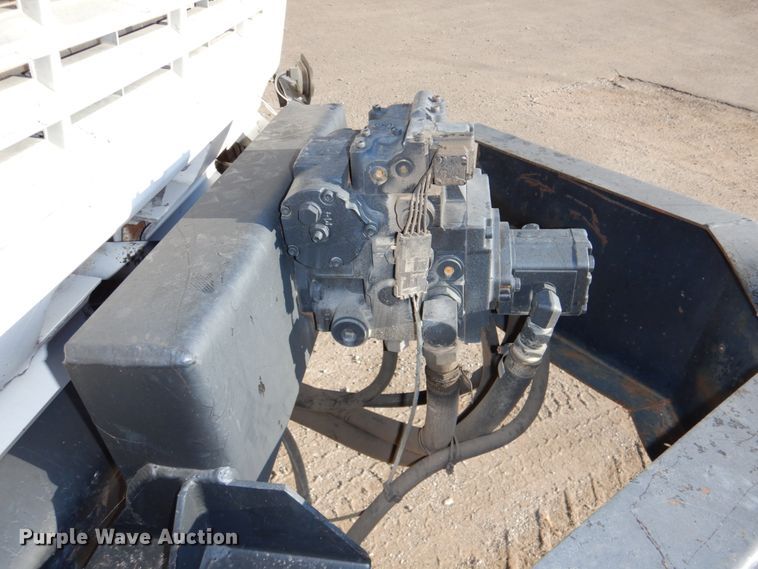 image for item DK1469 1994 Ford F700  oil distributor truck