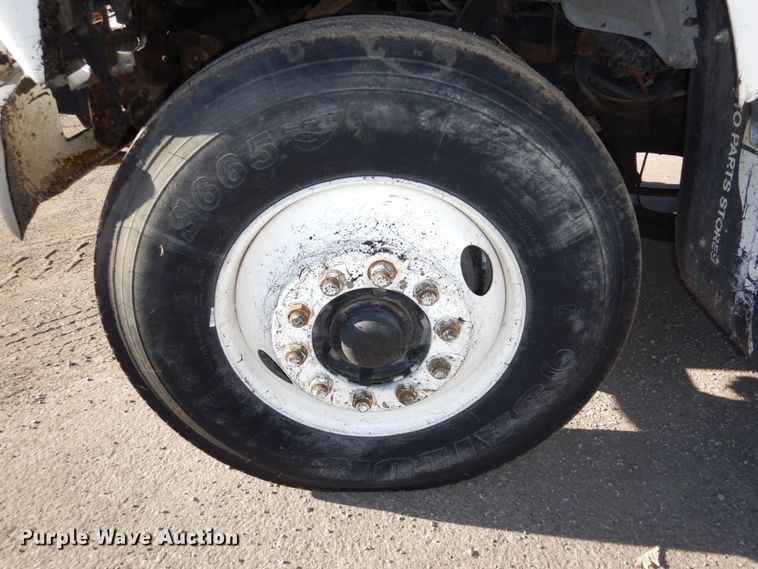 image for item DK1469 1994 Ford F700  oil distributor truck