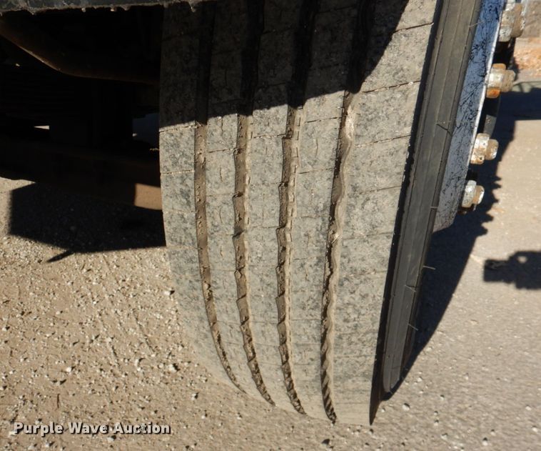 image for item DK1469 1994 Ford F700  oil distributor truck