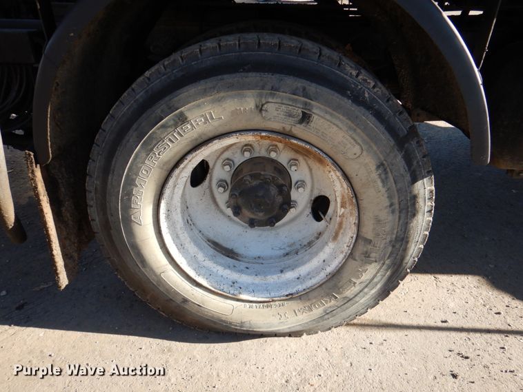 image for item DK1469 1994 Ford F700  oil distributor truck