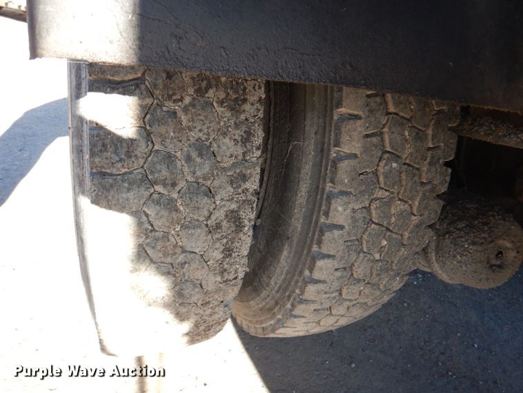 image for item DK1469 1994 Ford F700  oil distributor truck