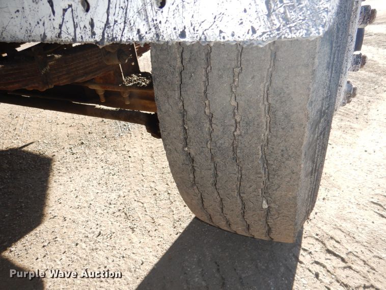 image for item DK1469 1994 Ford F700  oil distributor truck