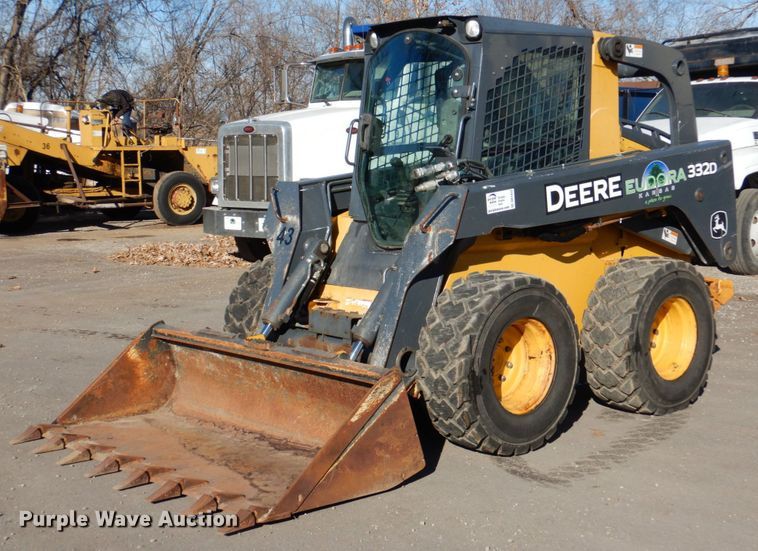 image for item DK1472 2010 John Deere 332D  skid steer loader