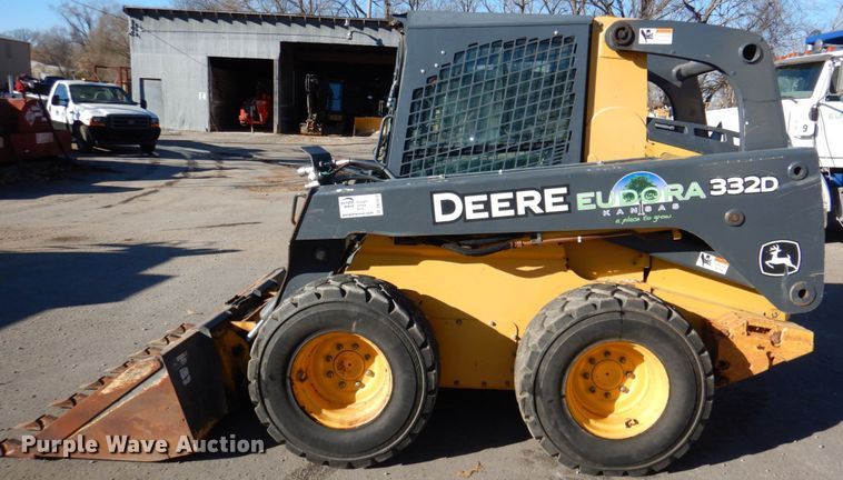 image for item DK1472 2010 John Deere 332D  skid steer loader