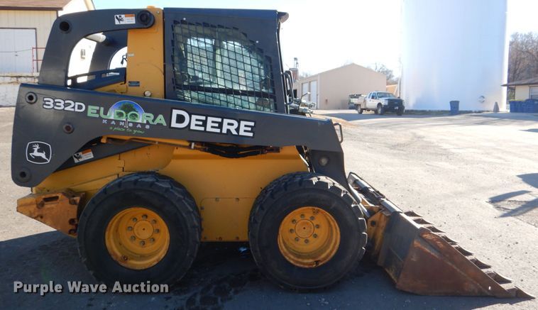 image for item DK1472 2010 John Deere 332D  skid steer loader