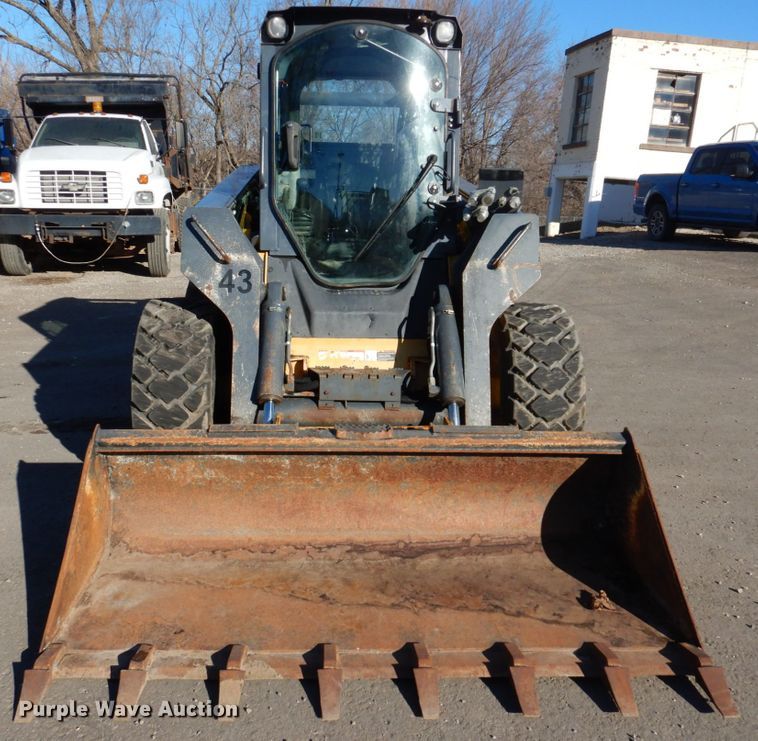 image for item DK1472 2010 John Deere 332D  skid steer loader