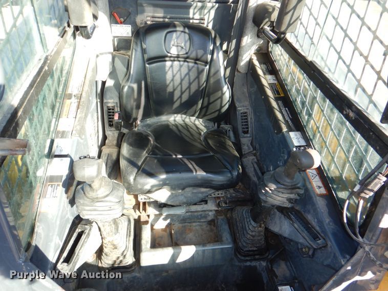 image for item DK1472 2010 John Deere 332D  skid steer loader