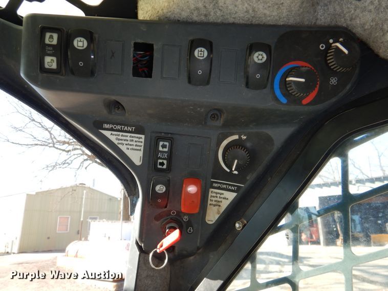 image for item DK1472 2010 John Deere 332D  skid steer loader