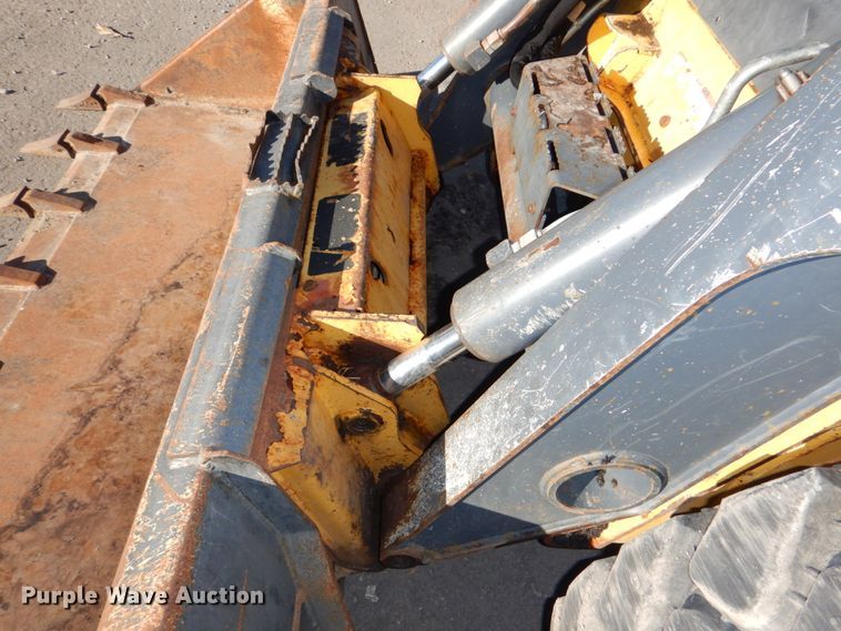 image for item DK1472 2010 John Deere 332D  skid steer loader