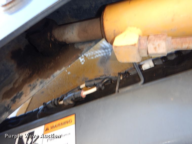 image for item DK1472 2010 John Deere 332D  skid steer loader