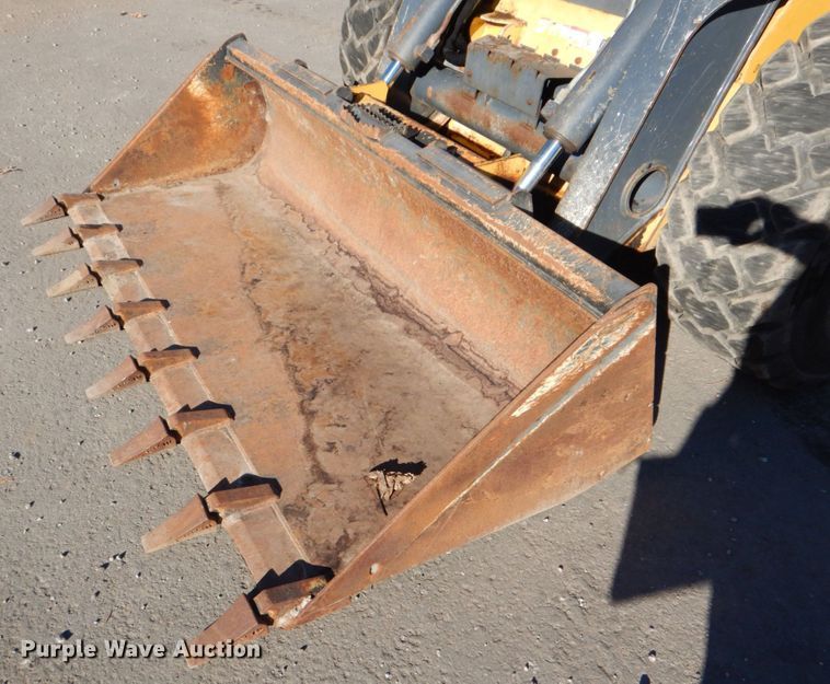 image for item DK1472 2010 John Deere 332D  skid steer loader