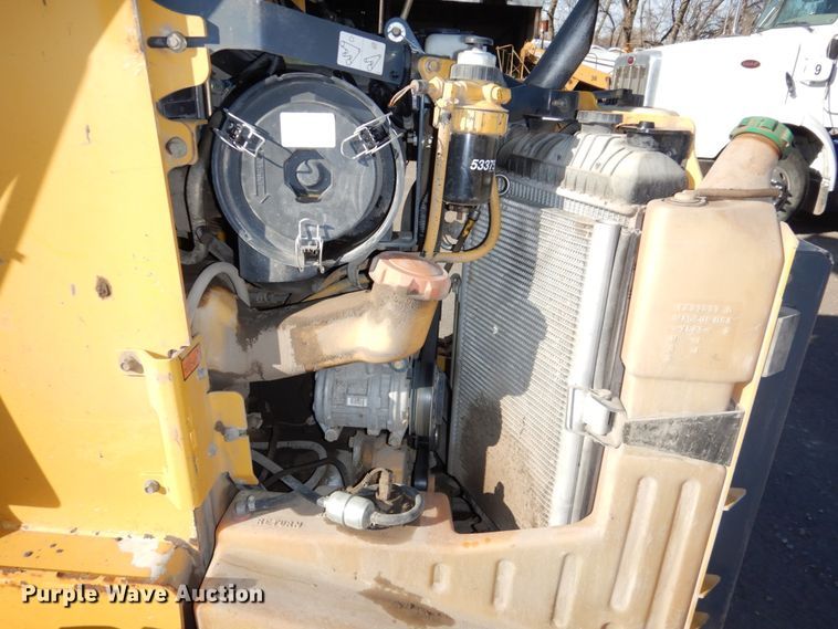 image for item DK1472 2010 John Deere 332D  skid steer loader