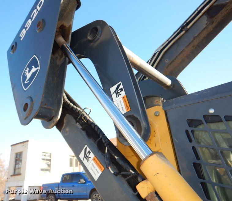 image for item DK1472 2010 John Deere 332D  skid steer loader