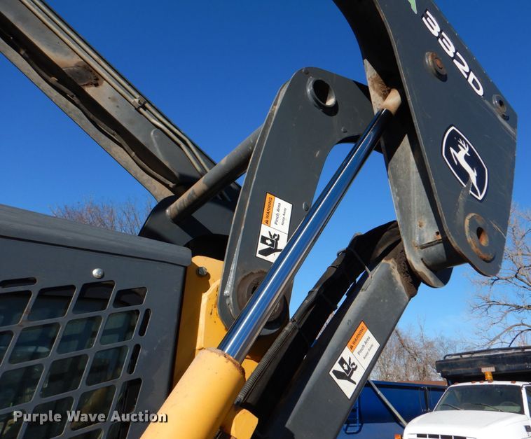image for item DK1472 2010 John Deere 332D  skid steer loader