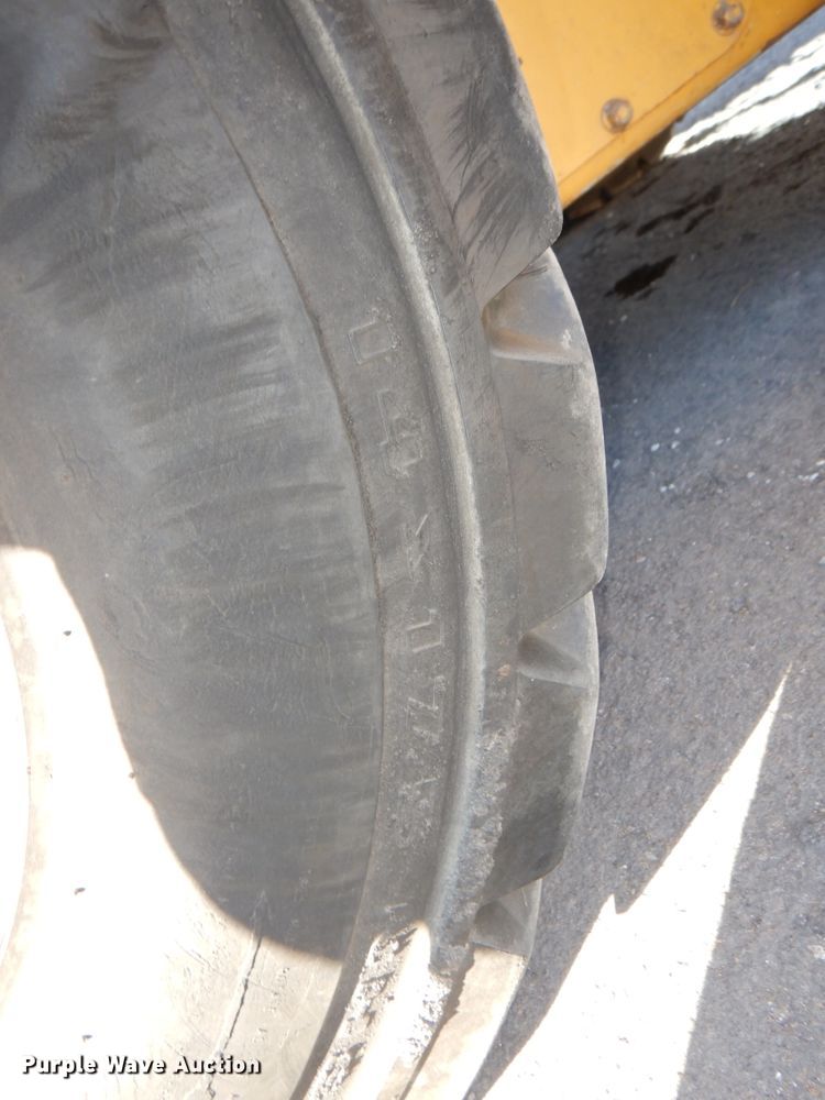 image for item DK1472 2010 John Deere 332D  skid steer loader