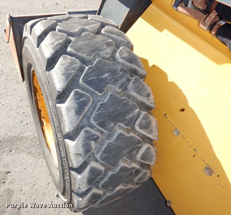 image for item DK1472 2010 John Deere 332D  skid steer loader