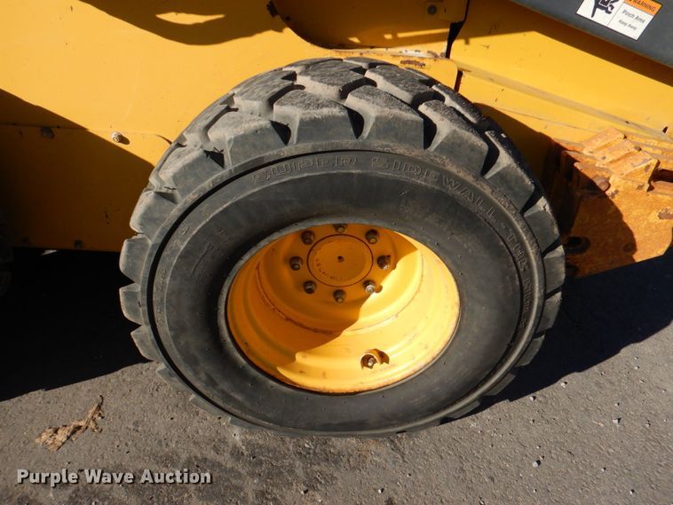 image for item DK1472 2010 John Deere 332D  skid steer loader