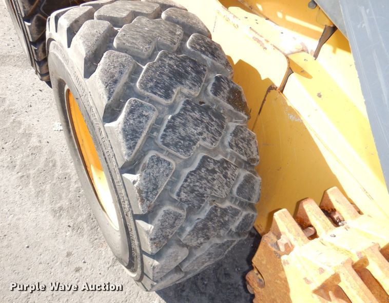 image for item DK1472 2010 John Deere 332D  skid steer loader