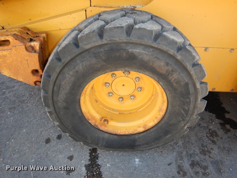 image for item DK1472 2010 John Deere 332D  skid steer loader