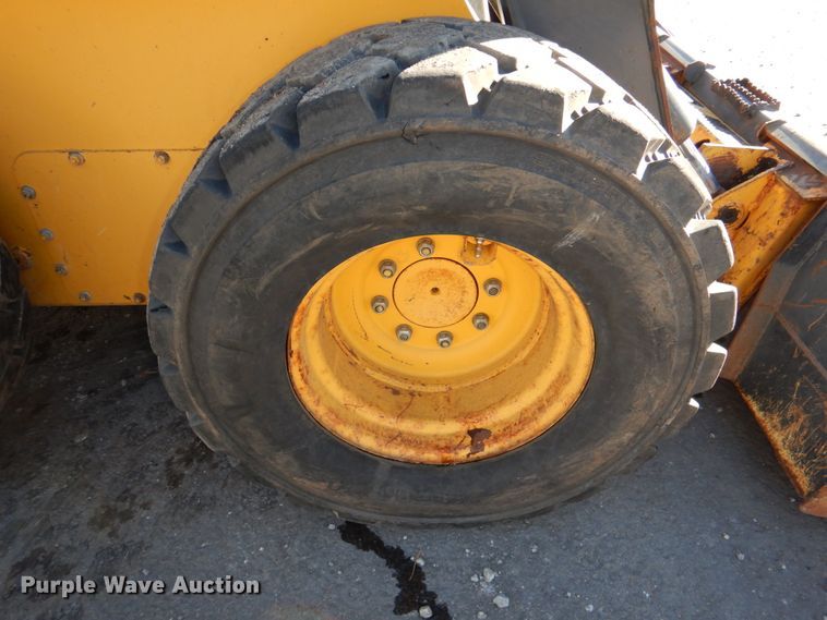 image for item DK1472 2010 John Deere 332D  skid steer loader