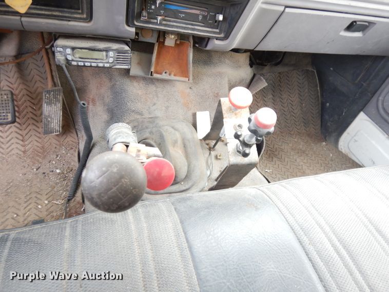 image for item DK3028 1998 Ford F700  dump flatbed truck