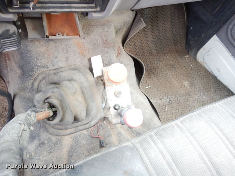 image for item DK3028 1998 Ford F700  dump flatbed truck