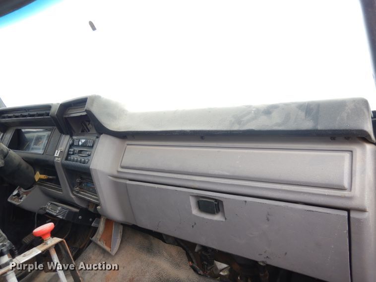 image for item DK3028 1998 Ford F700  dump flatbed truck