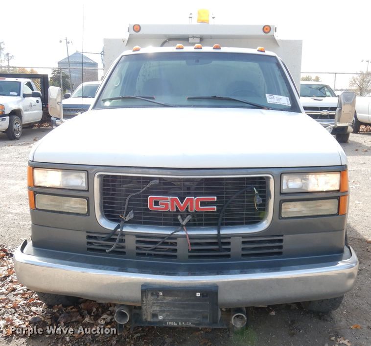 image for item DK3077 2002 GMC Sierra 3500HD SLE  dump truck