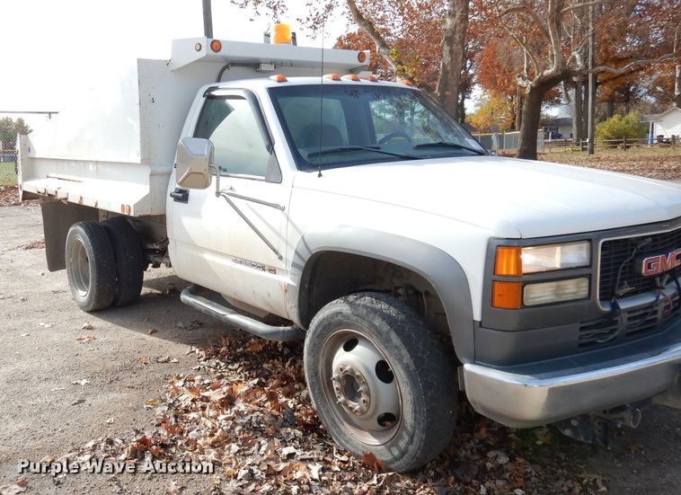 image for item DK3077 2002 GMC Sierra 3500HD SLE  dump truck