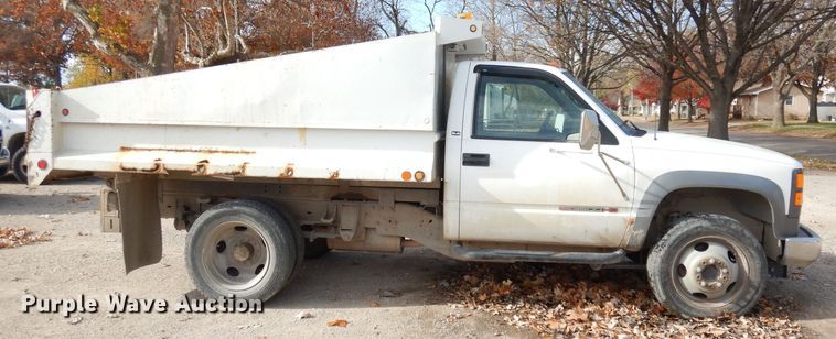 image for item DK3077 2002 GMC Sierra 3500HD SLE  dump truck