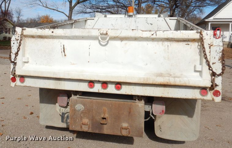 image for item DK3077 2002 GMC Sierra 3500HD SLE  dump truck