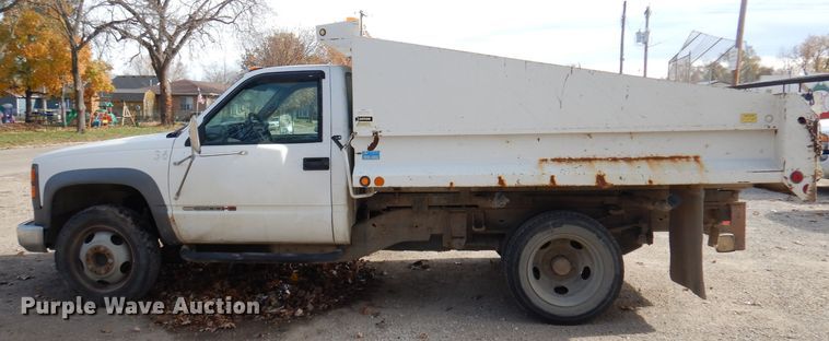 image for item DK3077 2002 GMC Sierra 3500HD SLE  dump truck