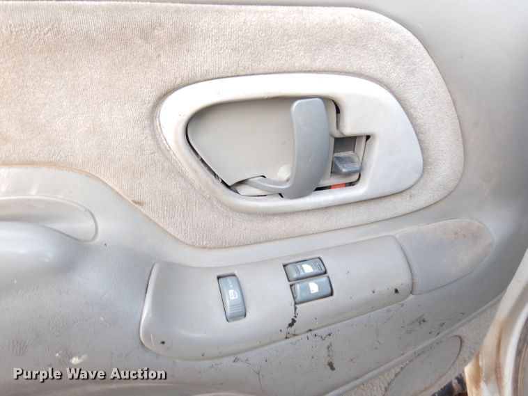 image for item DK3077 2002 GMC Sierra 3500HD SLE  dump truck