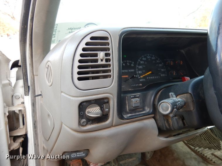 image for item DK3077 2002 GMC Sierra 3500HD SLE  dump truck