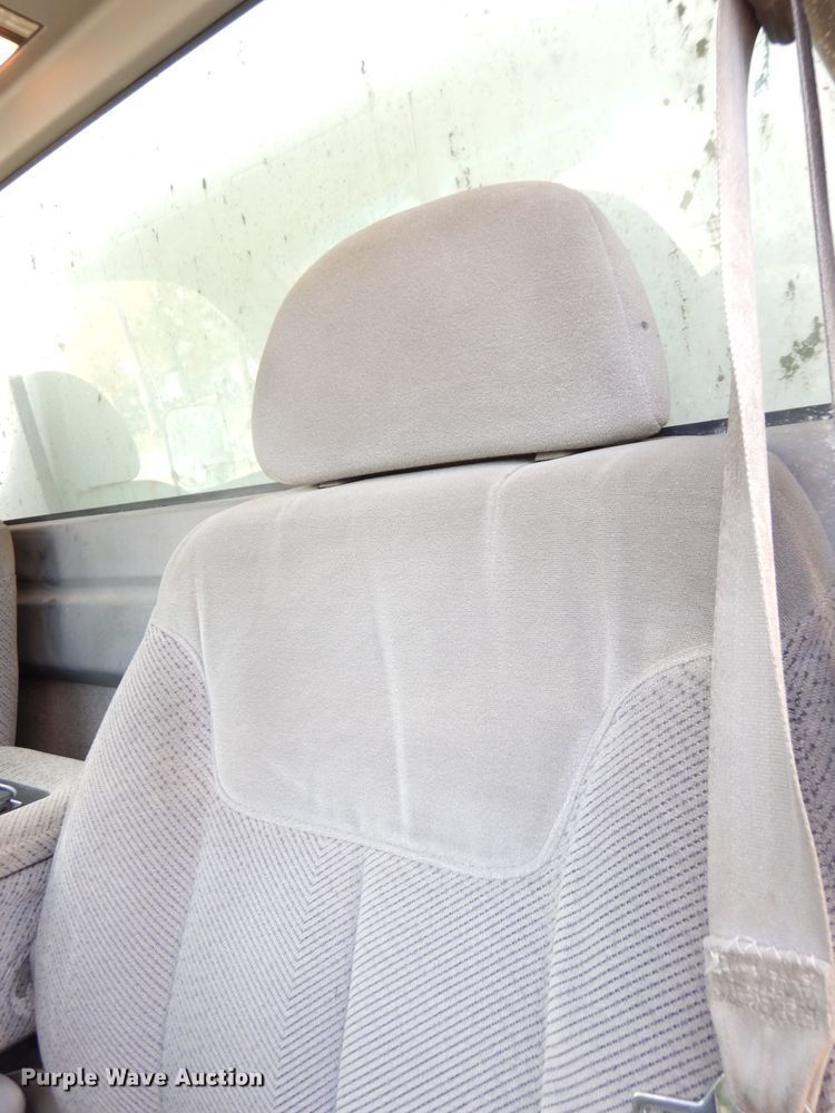 image for item DK3077 2002 GMC Sierra 3500HD SLE  dump truck