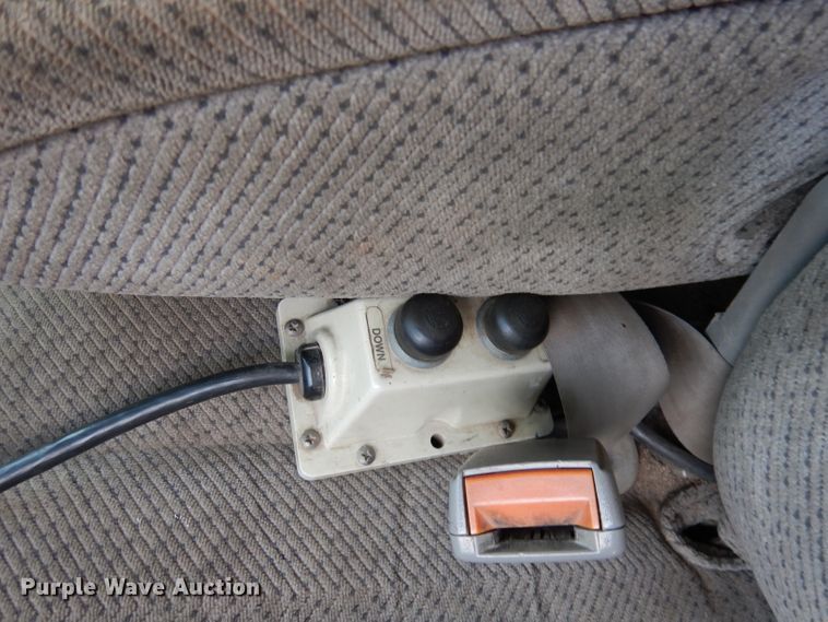 image for item DK3077 2002 GMC Sierra 3500HD SLE  dump truck