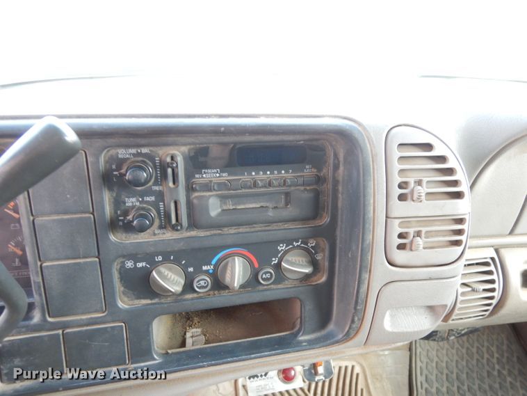 image for item DK3077 2002 GMC Sierra 3500HD SLE  dump truck