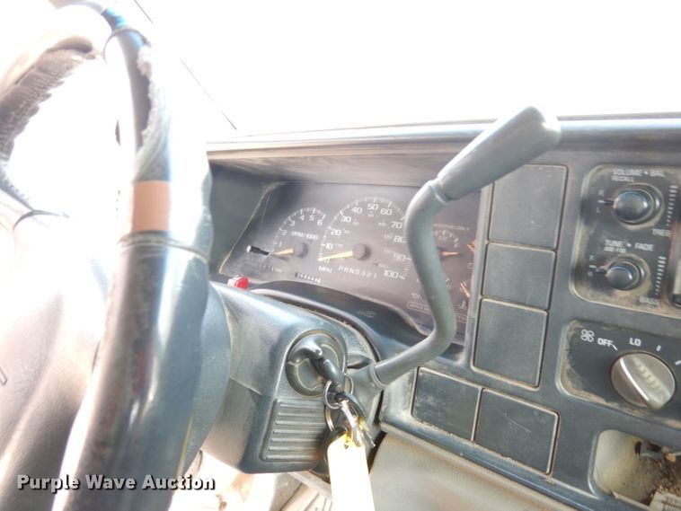 image for item DK3077 2002 GMC Sierra 3500HD SLE  dump truck