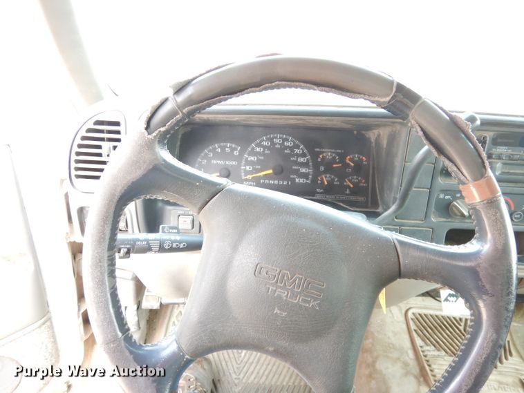 image for item DK3077 2002 GMC Sierra 3500HD SLE  dump truck