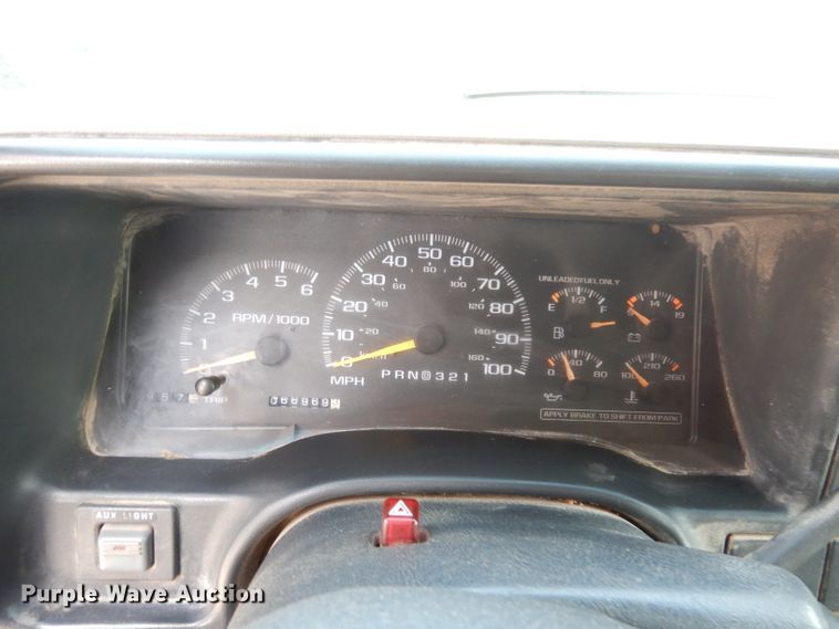 image for item DK3077 2002 GMC Sierra 3500HD SLE  dump truck