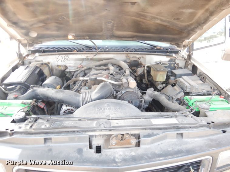 image for item DK3077 2002 GMC Sierra 3500HD SLE  dump truck