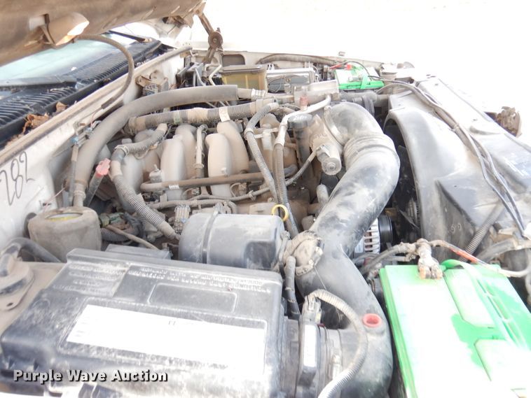 image for item DK3077 2002 GMC Sierra 3500HD SLE  dump truck