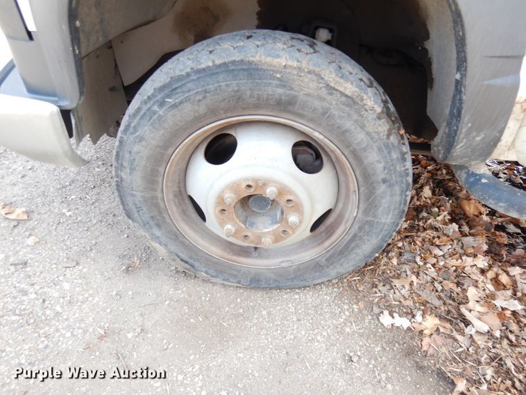 image for item DK3077 2002 GMC Sierra 3500HD SLE  dump truck