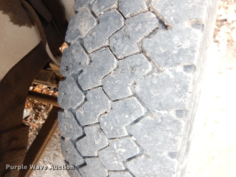 image for item DK3077 2002 GMC Sierra 3500HD SLE  dump truck