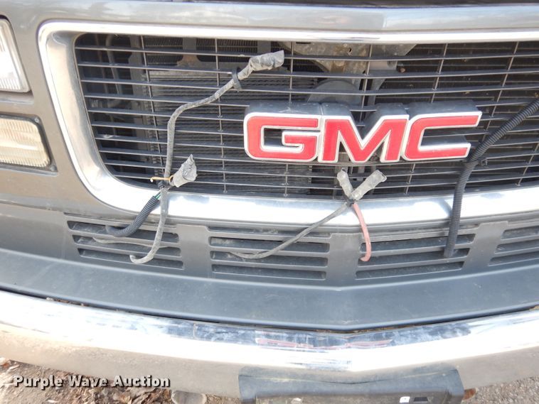 image for item DK3077 2002 GMC Sierra 3500HD SLE  dump truck