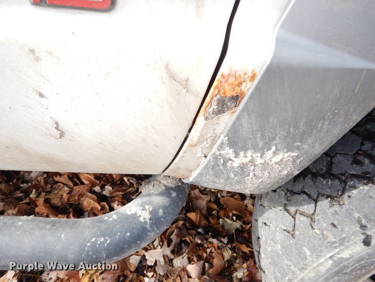 image for item DK3077 2002 GMC Sierra 3500HD SLE  dump truck