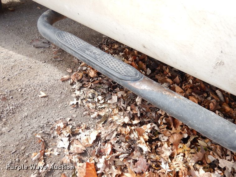 image for item DK3077 2002 GMC Sierra 3500HD SLE  dump truck