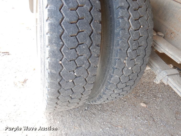 image for item DK3077 2002 GMC Sierra 3500HD SLE  dump truck