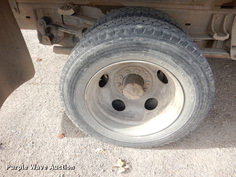 image for item DK3077 2002 GMC Sierra 3500HD SLE  dump truck